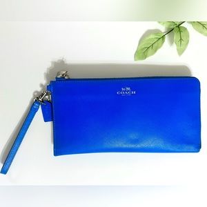 Coach bag/ Coach Leather clutch purse /Fairly new. / Color- Blue.